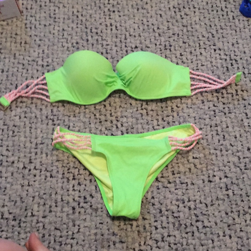 Victoria’s Secret bikini